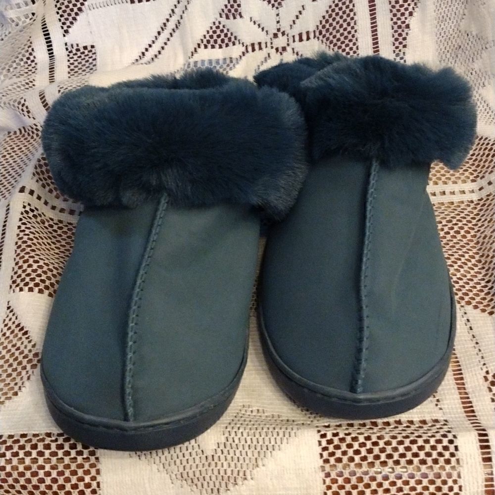 Lauren Conrad slippers  